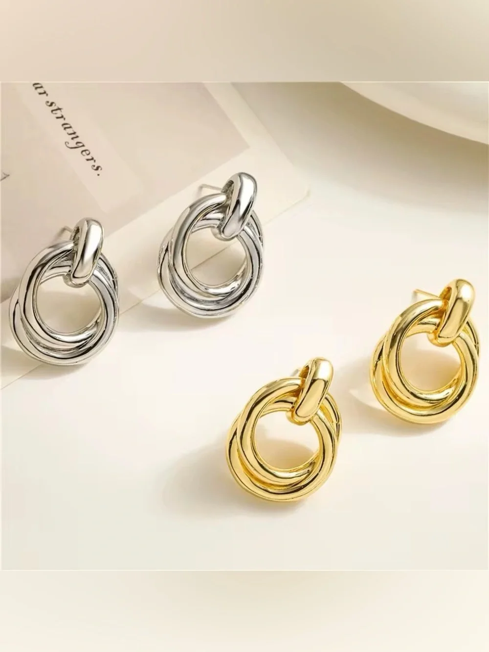 ***Classic Gold Interlocking Circle Stud Earrings - Women Jewelry